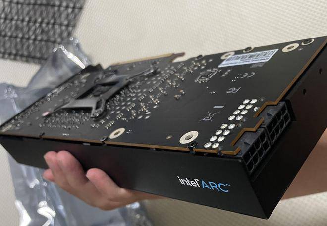 塞尔维亚超级联赛 | 448EU + 16GB 显存塞尔维亚超级联赛,蓝戟英特尔 Arc A760A / A570 16GB 样卡现身